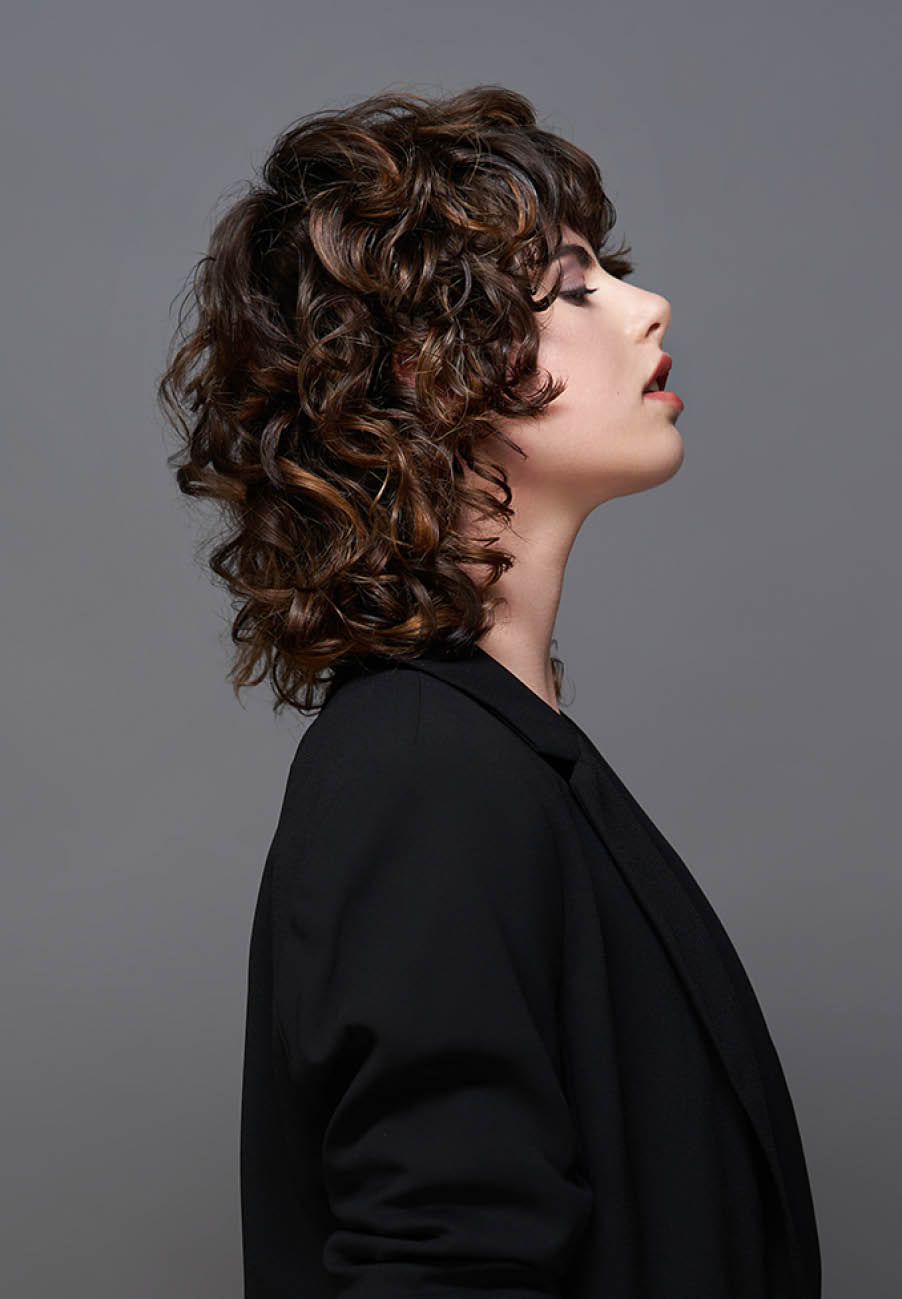 Das Foto darf nur im Zusammenhang mit der Berichterstattung zu John Paul Mitchell Systems verwendet werden. Nutzungszeitraum: 01.10.2022-30.09.2025  Worldwide Trade, POP, Editorial, PR, Web (Includes JPMS social media outlets, JPMS Distributor, Salons and Schools websites and blog posts), Digital Advertising (can appear anywhere online, consumer facing), Digital Advertising (can appear anywhere online, consumer facing) as well as Educational/Training videos and a sizzle reel. No Consumer. No packaging.  Direkt am Bild angeben: Paul Mitchell® | Photographer: Mario Naegler  Optional: Photos: Mario Naegler Stylist: Daniel Birke Hair Assistant: Andy Grimm Make-up: Alona Heymann