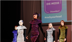 Das Foto zeigt eine Impression der Show Pleat by Allilon     TOP HAIR - DIE MESSE D sseldorf ist die Leitmesse f r die deutsche Friseurbranche. Hier erfahren die Fachbesucher, was Friseure, ihre Kunden und K pfe jetzt und k nftig bewegt: Trends, Technik, Equipment, Know-How und Salon-Business. Alles, was der Salon zum Erfolg braucht, lernen Friseure in Shows, Workshops, Kongress-Vortr gen, der Barber's Experience und der Fachausstellung kennen. Mit ber 400 Ausstellern und Marken und  ber 1.000 B hnen-Akteuren wird die TOP HAIR D sseldorf j hrlich zwei Tage lang zum Kreativ-Hot-Spot und Wissens-Pool f r Friseure - beste Unterhaltung und Vernetzung inklusive.    