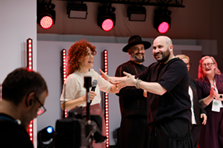 Das Foto zeigt eine Impression der Show Pleat by Allilon     TOP HAIR - DIE MESSE D sseldorf ist die Leitmesse f r die deutsche Friseurbranche. Hier erfahren die Fachbesucher, was Friseure, ihre Kunden und K pfe jetzt und k nftig bewegt: Trends, Technik, Equipment, Know-How und Salon-Business. Alles, was der Salon zum Erfolg braucht, lernen Friseure in Shows, Workshops, Kongress-Vortr gen, der Barber's Experience und der Fachausstellung kennen. Mit ber 400 Ausstellern und Marken und  ber 1.000 B hnen-Akteuren wird die TOP HAIR D sseldorf j hrlich zwei Tage lang zum Kreativ-Hot-Spot und Wissens-Pool f r Friseure - beste Unterhaltung und Vernetzung inklusive.    