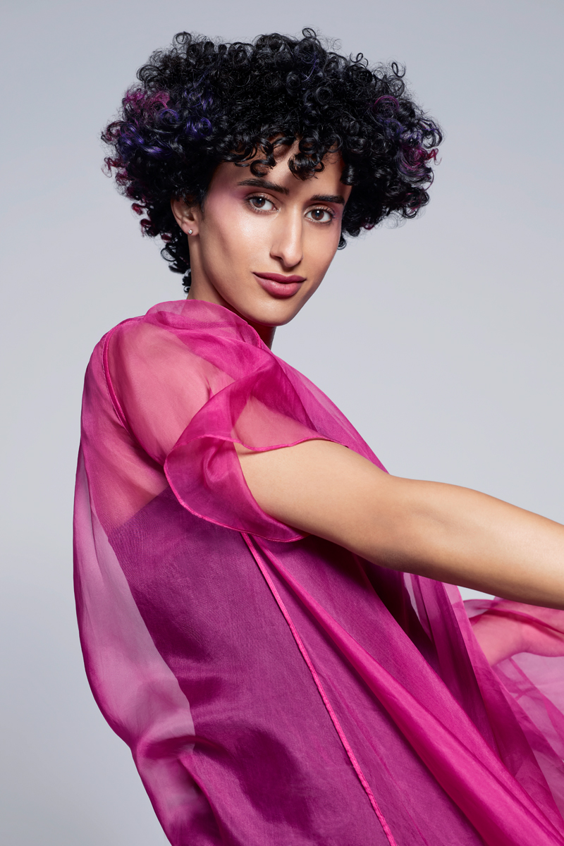 Das Foto darf nur im Zusammenhang mit der Berichterstattung zu John Paul Mitchell Systems verwendet werden. Nutzungszeitraum: 01.03.2023-01.03.2026 3 years WW Trade, POP, Editorial, PR, Web (Includes JPMS corporate, JPMS Distributor, JPMS Salons and JPMS Schools social media outlets, websites and blog posts-pertaining to blog posts, we are not required to delete expired images that were posted within their usage timeframe), Digital Advertising (can appear anywhere online, consumer facing) as well as Educational/Training videos and a sizzle reel for shows/events. No consumer print advertising or consumer packaging. All images and footage can be used for Corporate & Historical archival purposes to be used in perpetuity without intention to promote or sell Paul Mitchell product for digital and/or internal use only. **Model agrees to be tagged on all social media platforms (please enter handle on booking form) **JPMS is aware of all model expiration dates and conveys these dates to all 3rd party affiliates (Images will not be printed past usage period), however, due to the nature of how many 3rd party affiliates use our printed pieces with model imagery (printed posters, shelf talkers, banners, etc), we are not held liable if a 3rd party does not remove these pieces from their environment. Photographer: Estelle Bohl, Christian Veillet Color Artist: Colin Caruso Styling Artist: Noogie Thai Hair Cutting Artist: Stephen Moody