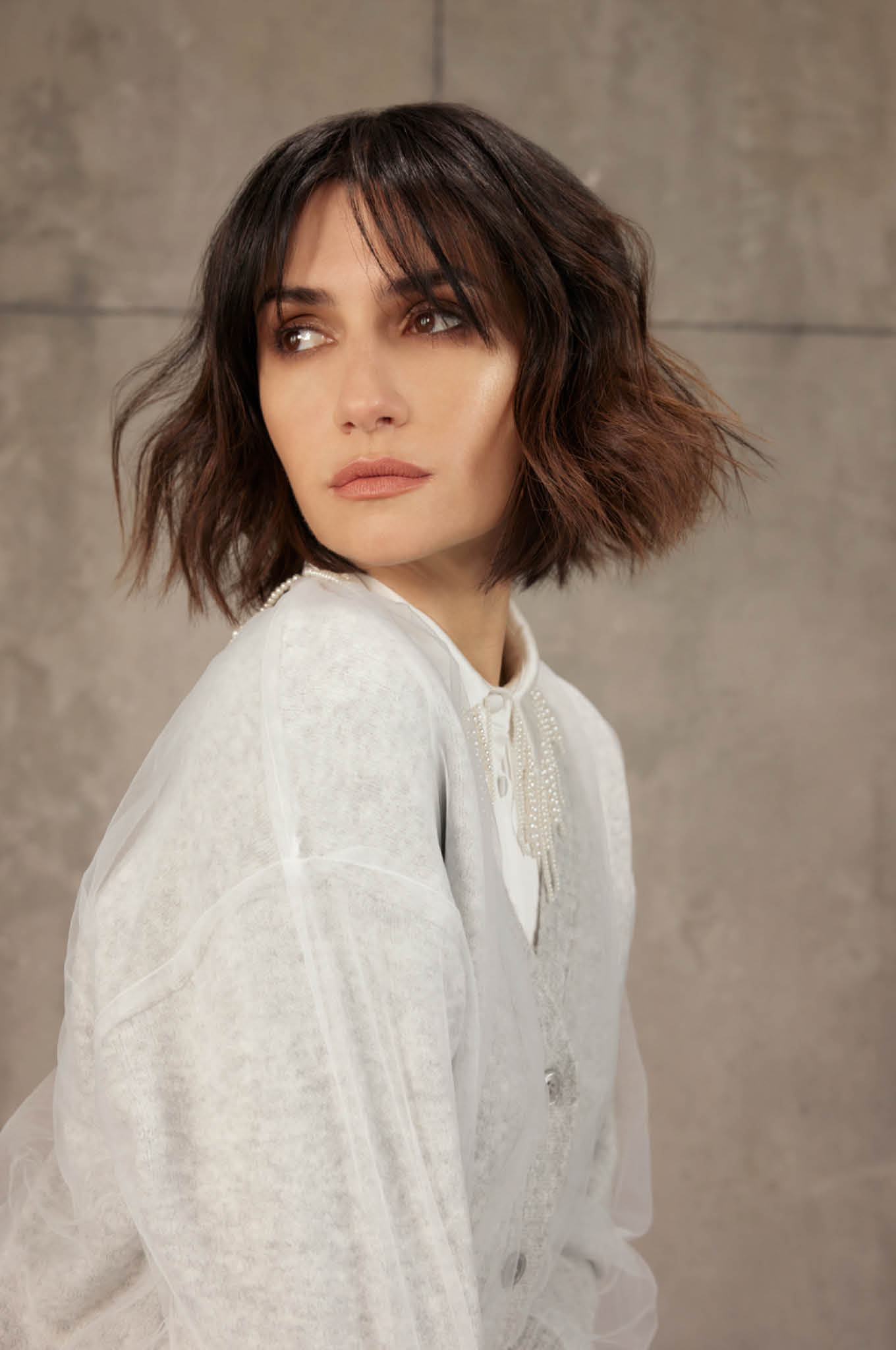 Nur in Verbindung mit der Marke Kemon verwenden. Trade, POP, Editorial & Web: expired 15.1.2025 Art Director: Mauro Galzignato  Shooting in January 2024 @ Cross Studio Milano Hairstylists: Antonio Candido, Davide Carlucci, Diego Comandulli, Daniele Ribaudo, Riccardo Rogari, Matteo Sartini. Metodo Coloro Gradient  Hair Colorist: Roberto Acquaroli Fashion producer, MUA, casting: Vittorio Masciarelli x Bookin’ Agency 