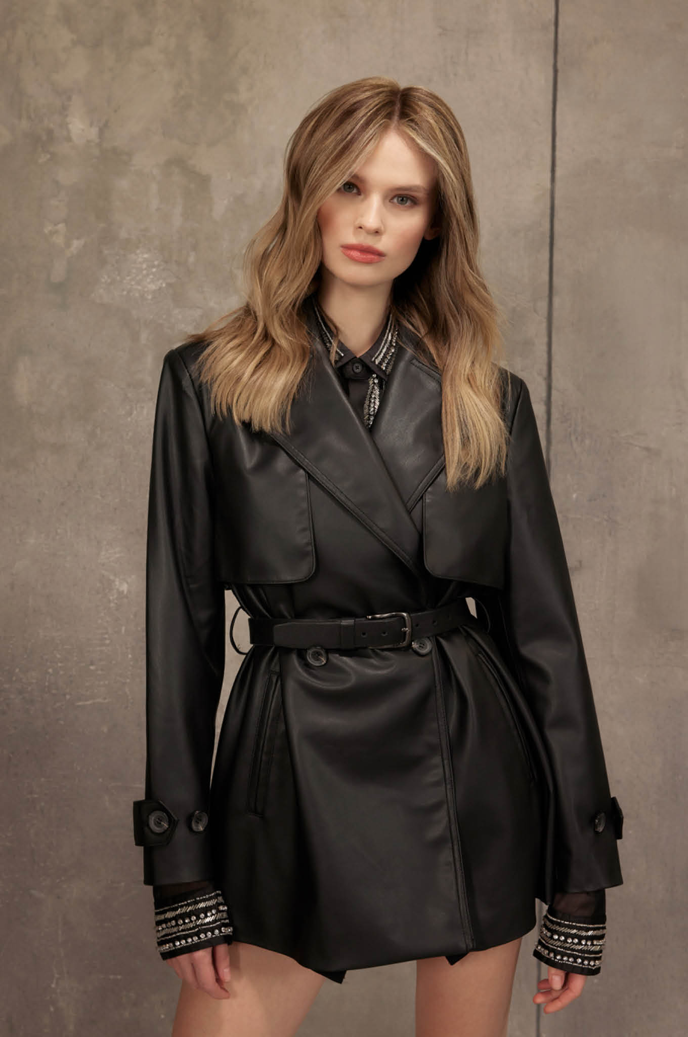 Nur in Verbindung mit der Marke Kemon verwenden. Trade, POP, Editorial & Web: expired 15.1.2025 Art Director: Mauro Galzignato  Shooting in January 2024 @ Cross Studio Milano Hairstylists: Antonio Candido, Davide Carlucci, Diego Comandulli, Daniele Ribaudo, Riccardo Rogari, Matteo Sartini. Metodo Coloro Gradient  Hair Colorist: Roberto Acquaroli Fashion producer, MUA, casting: Vittorio Masciarelli x Bookin’ Agency 