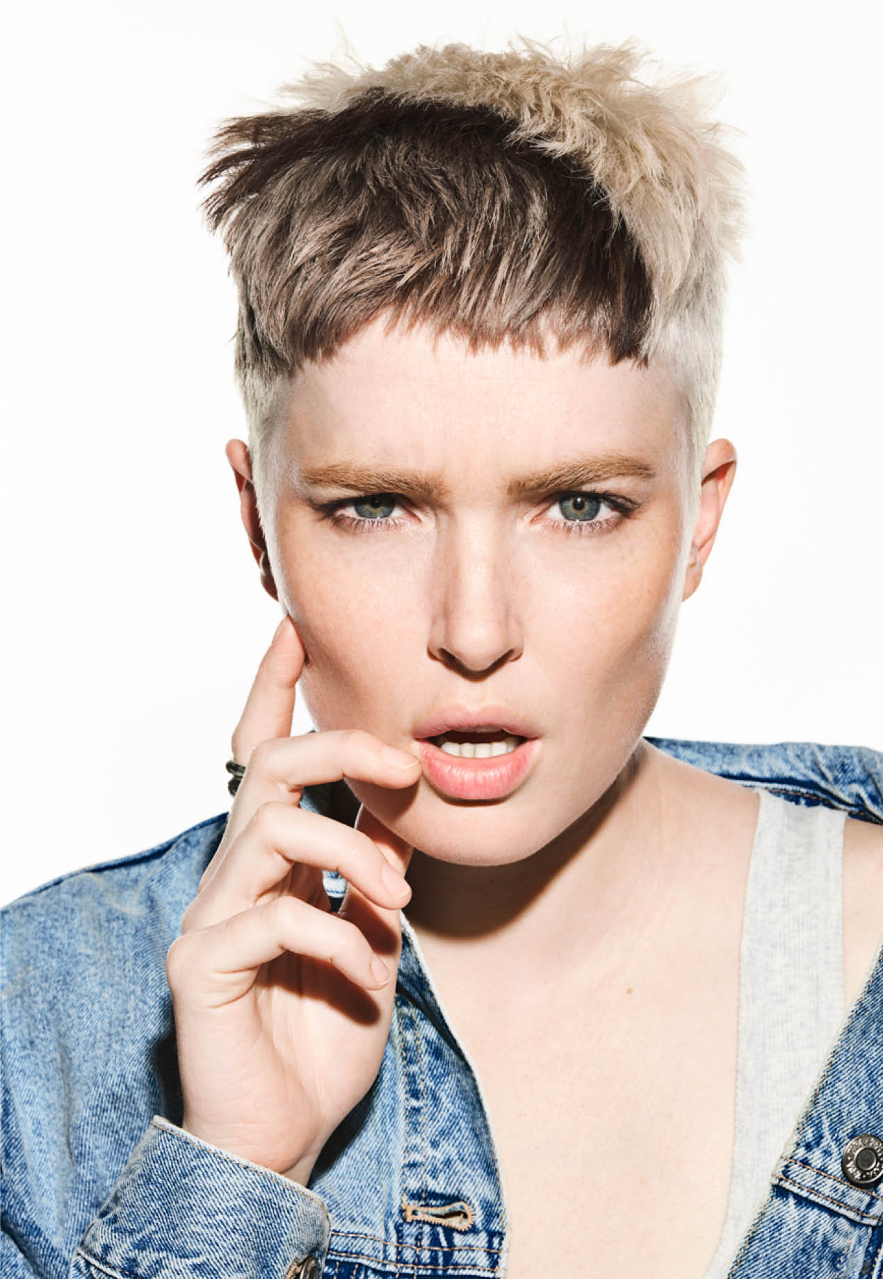FY24 Education Trends Contract Collection Aveda x Luis Gonzalez Single Individual Adult Female Model Woman Artistry White Background Edgy Hair Color Cutting Styling A dynamic interplay of contrasting colors created captivating hair color narratives