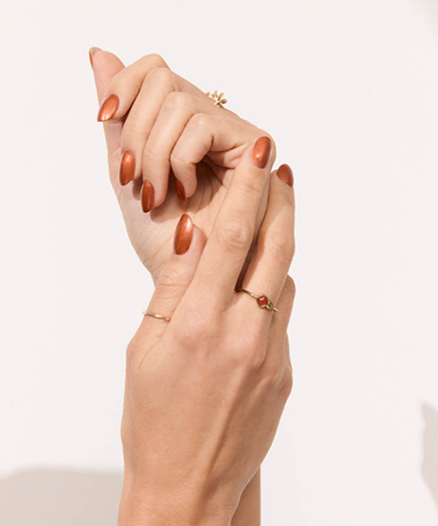 ALCINA, Make-up,  Make-up Trends Herbst Winter 2024,  dekorative kosmetik,  Body Part,  Finger,  Hand,  Person,  Skin